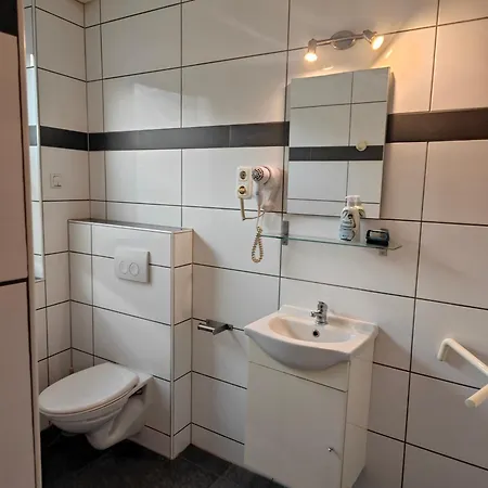 Neu Maisonette Haus Jedes Mit Eigenem Bad , Schlafen Im Mit Einbauküche Apartamento