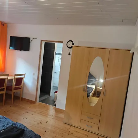 Apartamento Neu Maisonette Haus Jedes Mit Eigenem Bad , Schlafen Im Mit Einbauküche