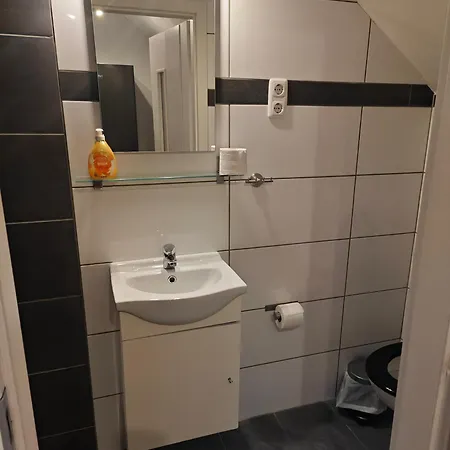 Neu Maisonette Haus Jedes Mit Eigenem Bad , Schlafen Im Mit Einbaukueche Apartment