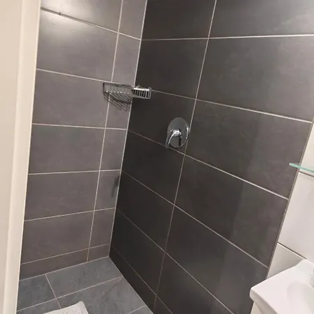 Apartment Neu Maisonette Haus Jedes Mit Eigenem Bad , Schlafen Im Mit Einbaukueche