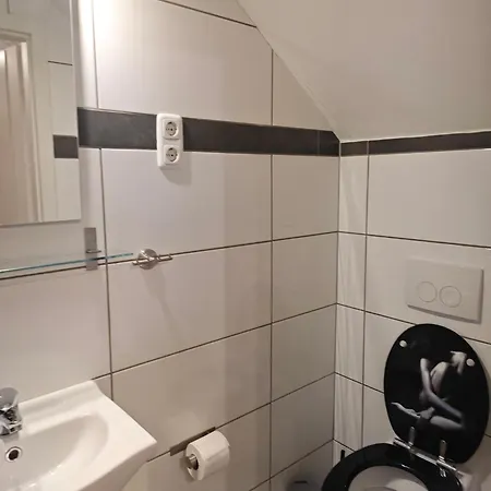 Apartamento Neu Maisonette Haus Jedes Mit Eigenem Bad , Schlafen Im Mit Einbauküche