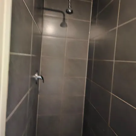 Neu Maisonette Haus Jedes Mit Eigenem Bad , Schlafen Im Mit Einbauküche Apartamento